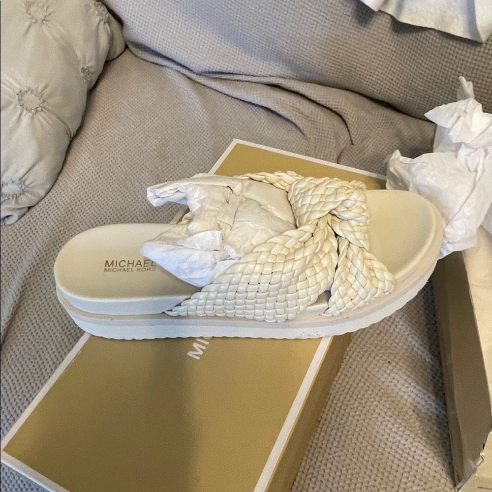 NIB Josie Slide Size 7.5 Creme